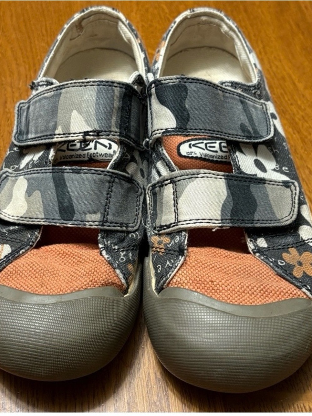 KEEN size 8 women’s Floral Strap Shoes - Black and Orange